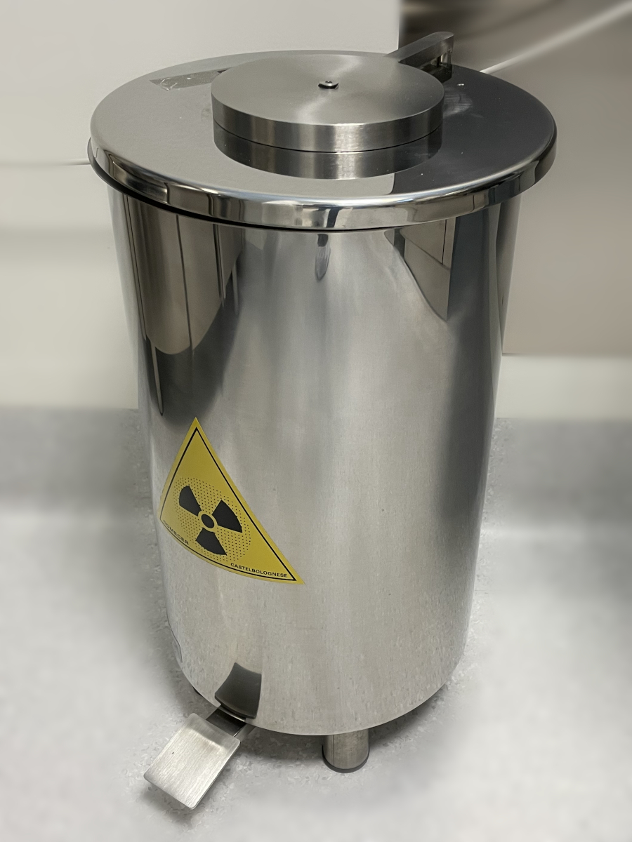 Receptacle, radioactive waste