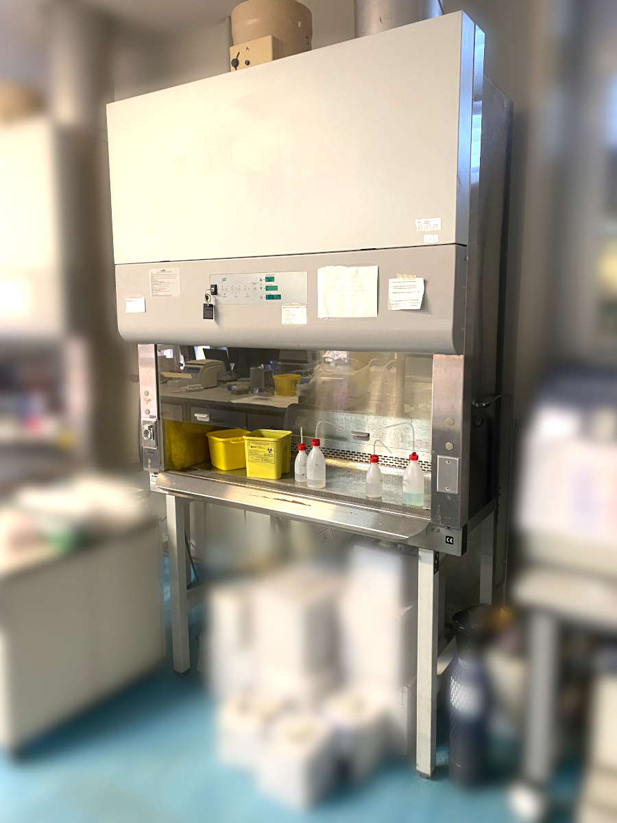 Fume hood, negative pressure