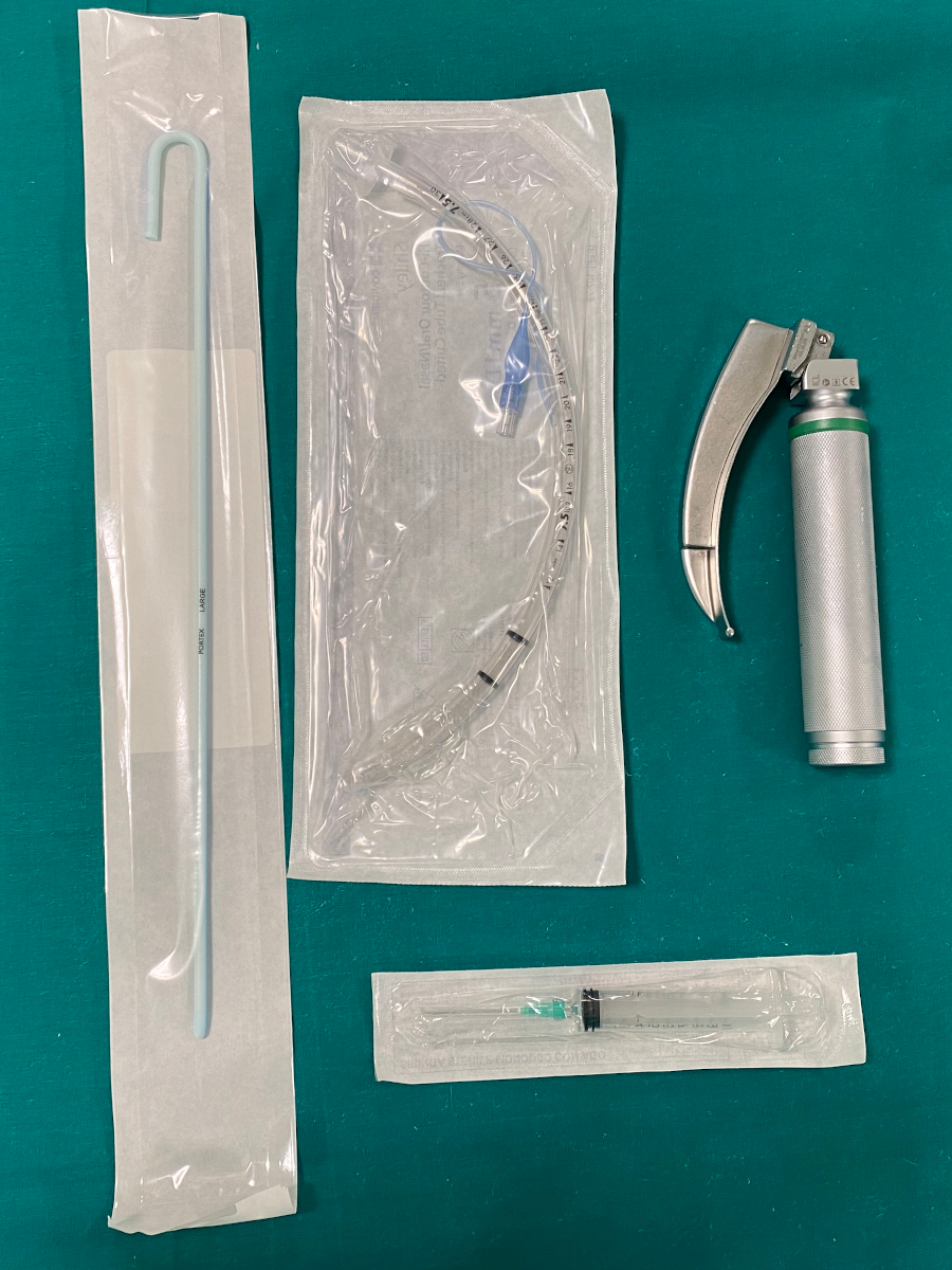 Intubation set