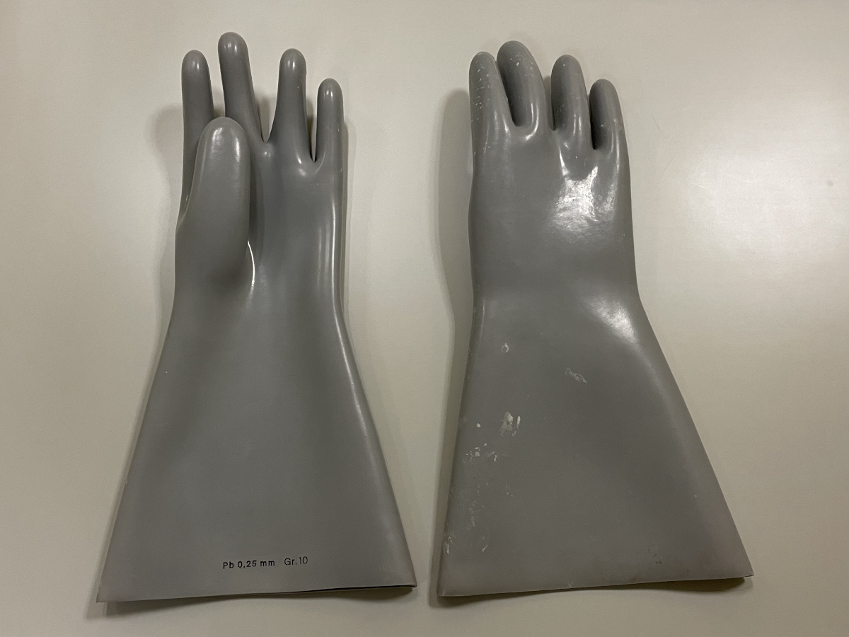 Gloves, radiation shielding